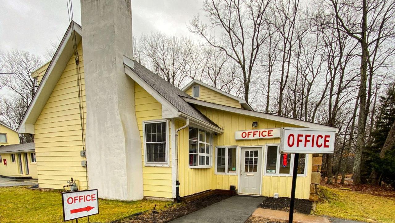 Country Place Inn And Suites White Haven Exterior foto